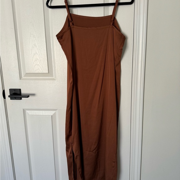 Amazon Essentials Silk Dress in Brown Size S - Picture 3 of 3